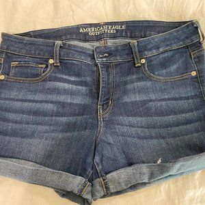 Super Stretch American Eagle Medium Rise Medium Wash Shorts Size 14
